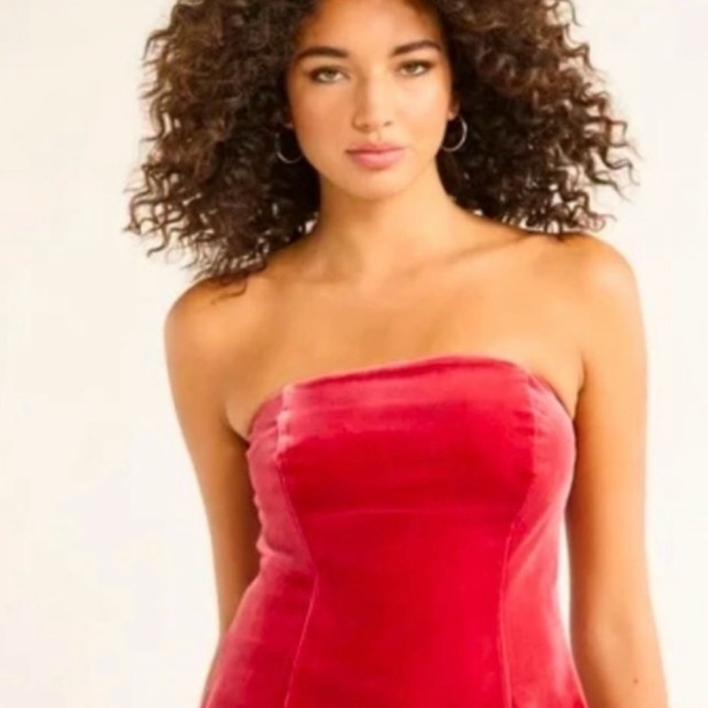 Sofia by Sofia Vergara Strapless Rose’ish Red Color Top Small Valentines Day !